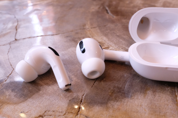 Apple acknowledges AirPods Pro issues, will replace those that crackle and rattle