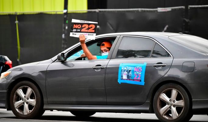 Shares of Uber, Lyft soar on expected passage of California gig-labor ballot measure