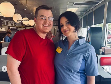 Lana Del Rey Spotted Working at Waffle House in Alabama