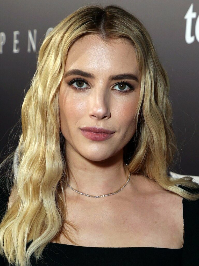 How is Emma Roberts related to Johnny Depp?