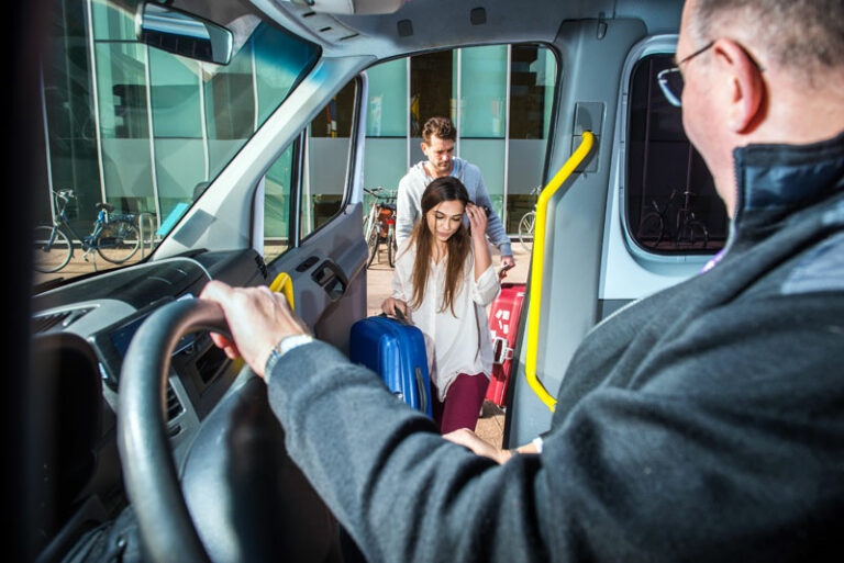 5 Reasons to Rent a Shuttle Service in Toronto