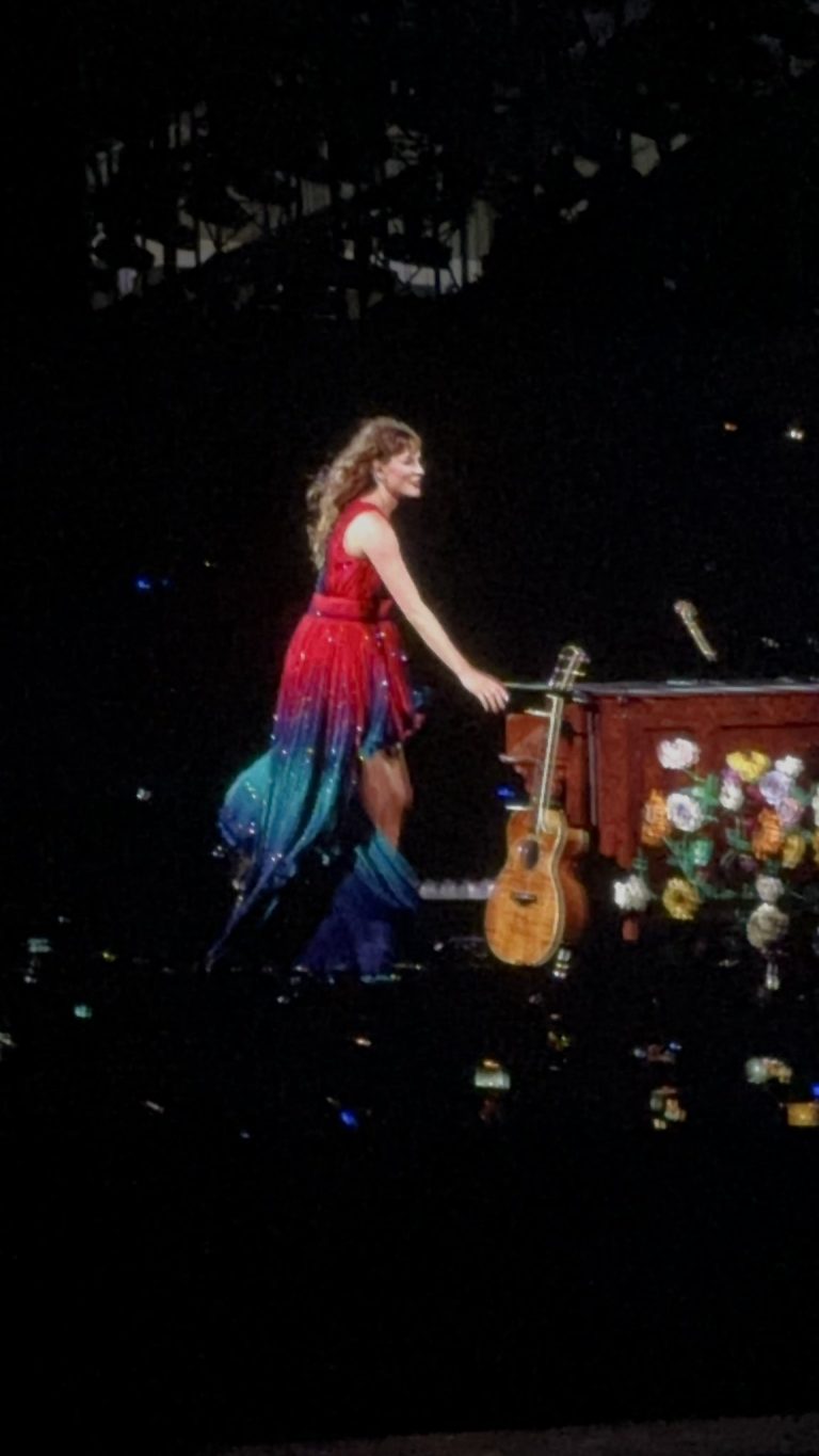 Taylor Swift Mesmerizes Miami with a Stunning Mashup of “Tim McGraw” and “Timeless” at The Eras Tour